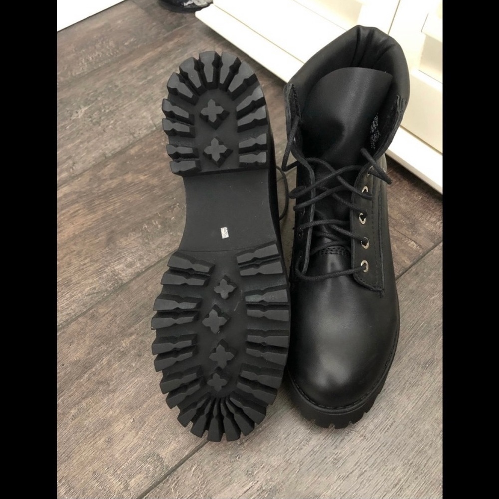 STEVE MADDEN Black Leather Combat/Work Boot with Laces | Size 7 - Picture 7 of 7